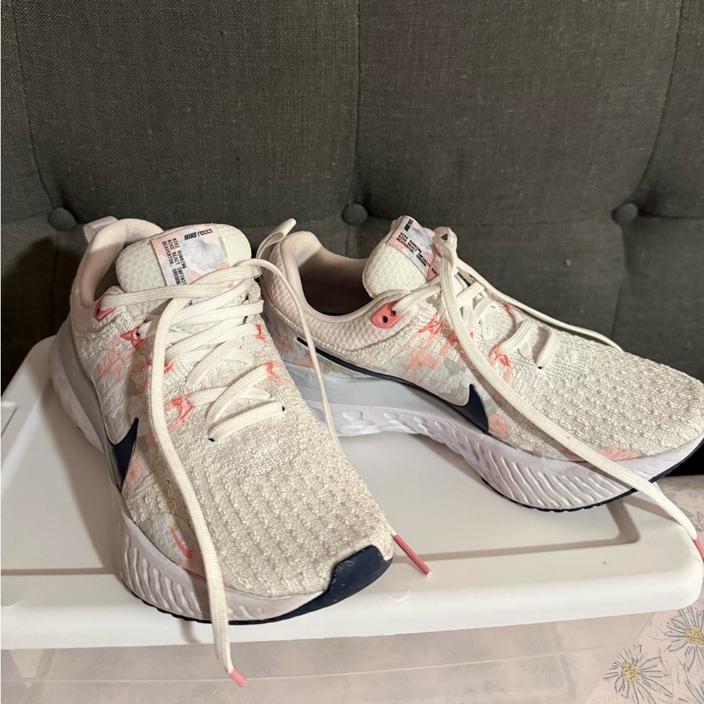 Nike React White with Light Pink and Light Blue Floral Accent Sneakers - Size 5